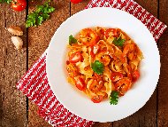 Рецепта Талиатели със скариди, домати, сметана, чесън и бяло вино